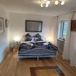 Elegantes Haus, Bikes, Ruhig, Garten, Seenaehe, Ab 6 Jahre Nyaraló