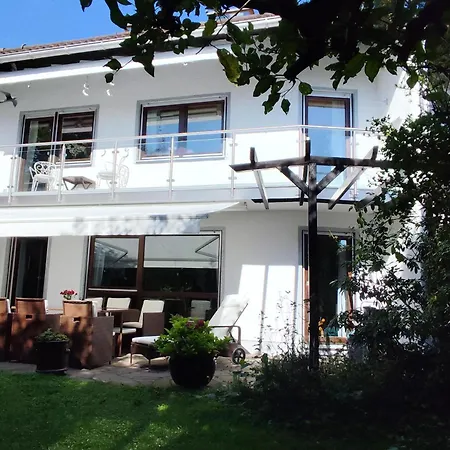 Holiday home Elegant-terraced-house-with-bikes-near-the-lake-children-at-least-6-a-old Starnberg