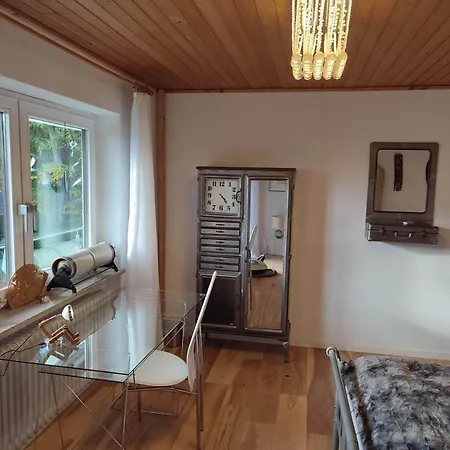 Elegantes Reihenhaus, 700 M Vom See, Zentral, Neu, Ruhig, Grün, Mindestens 6 A Alt Ferienhaus