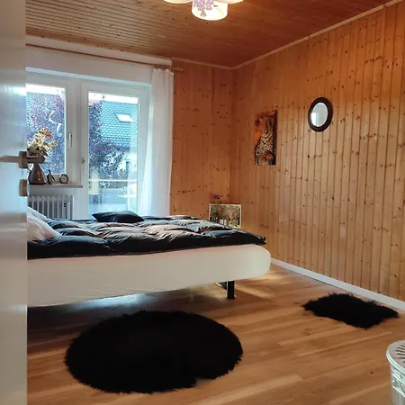 Elegantes Reihenhaus, 700 M Vom See, Zentral, Neu, Ruhig, Grün, Mindestens 6 A Alt Ferienhaus *