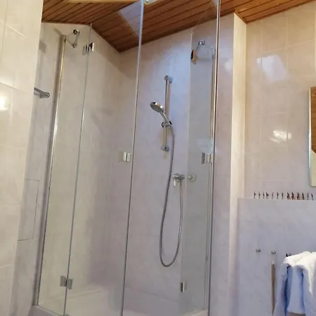 Elegantes Reihenhaus, 700 M Vom See, Zentral, Neu, Ruhig, Grün, Mindestens 6 A Alt Ferienhaus *
