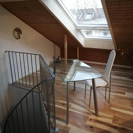 Elegantes Reihenhaus, 700 M Vom See, Zentral, Neu, Ruhig, Grün, Mindestens 6 A Alt Ferienhaus