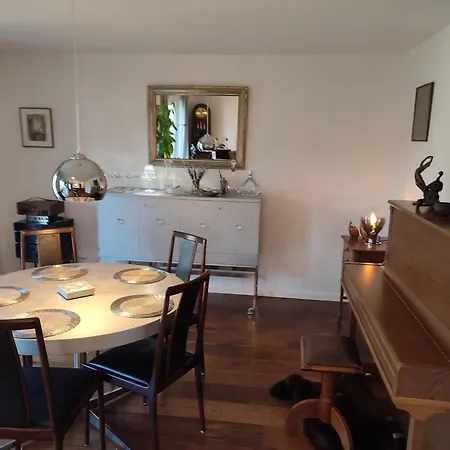 Ferienhaus Elegantes Reihenhaus, 700 M Vom See, Zentral, Neu, Ruhig, Grün, Mindestens 6 A Alt *